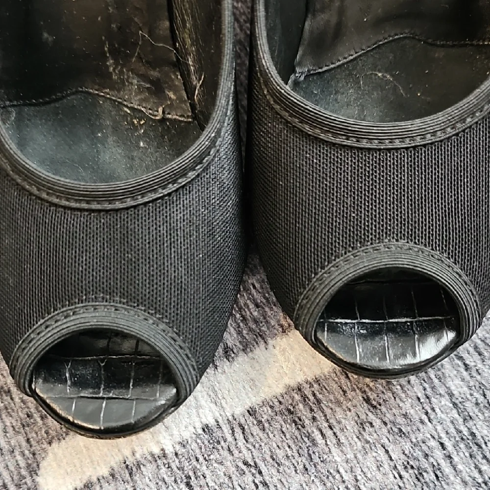 Donald J. Pliner Black Peep Toe Women's Shoes - Picture 8 of 9